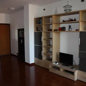 Apartamento Elegante Trilocale, Milán